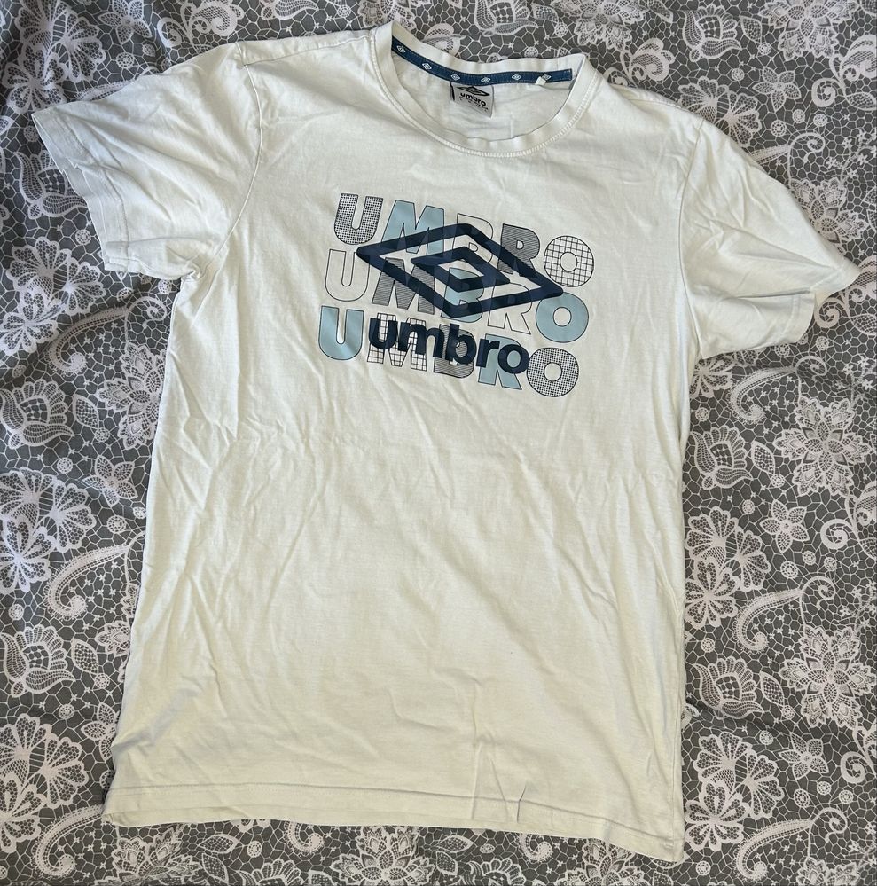 Biala koszulka z nadrukiem Umbro