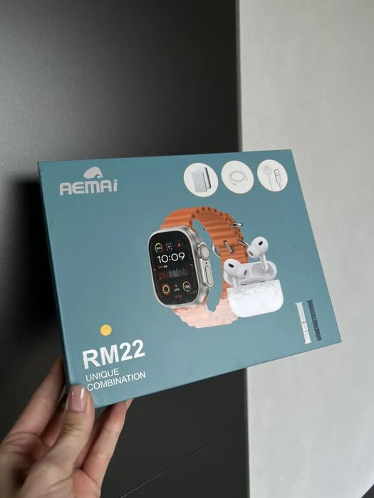 Подарунковий набір 5 в 1(часи, павер, навушники, кабель…)