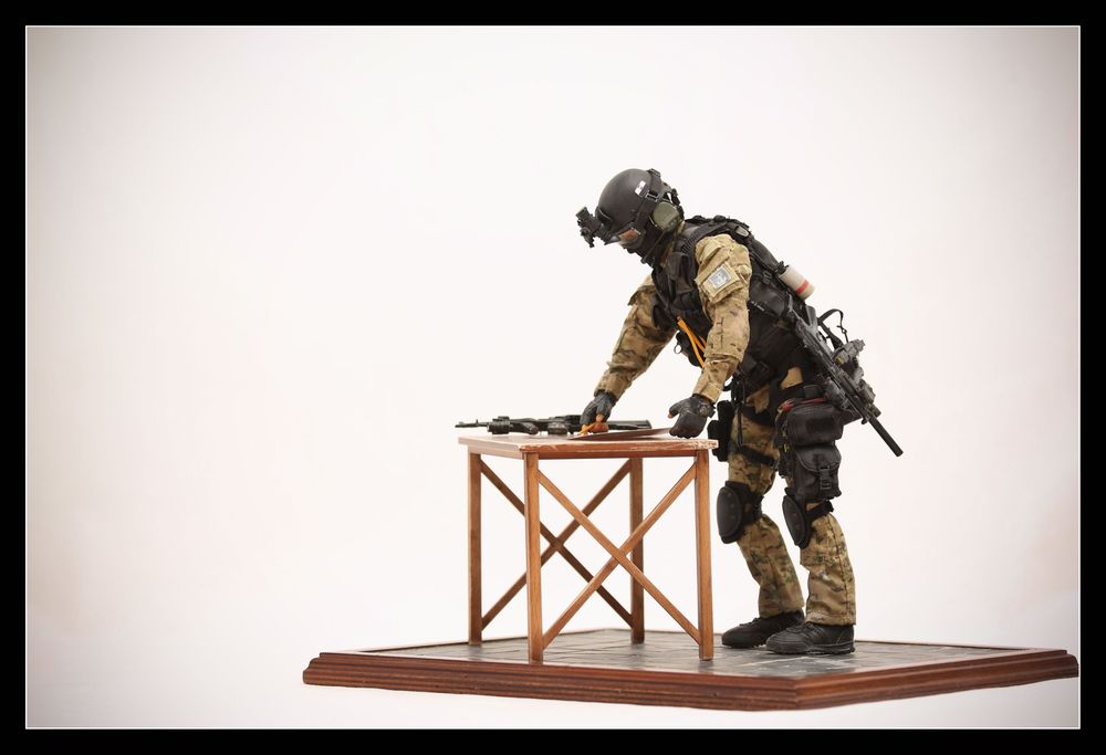 Figurka 1/6 « Operator GROM Multi-Cam OPS».