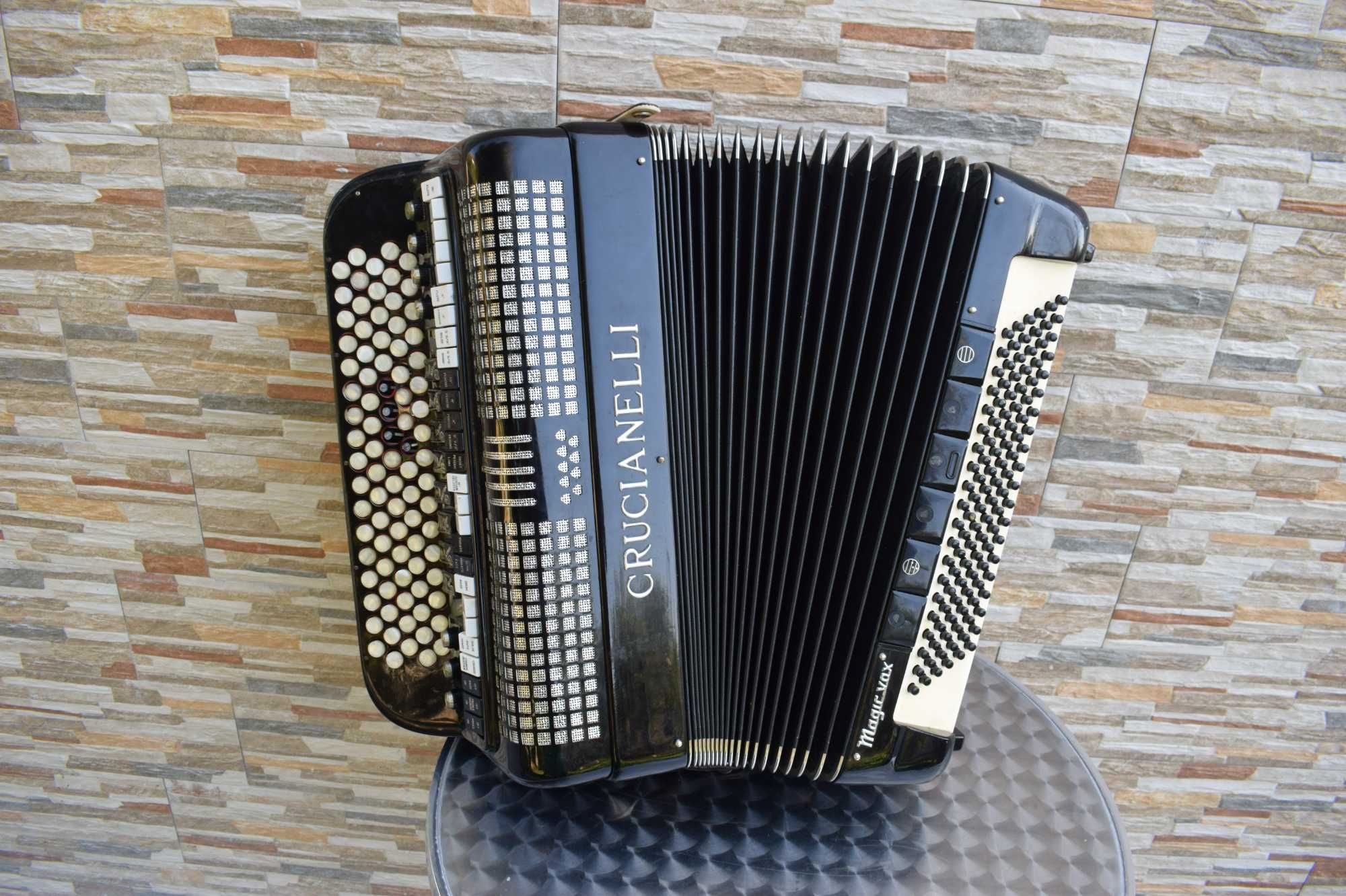 Acordeao Crucianelli 3 voz com midi