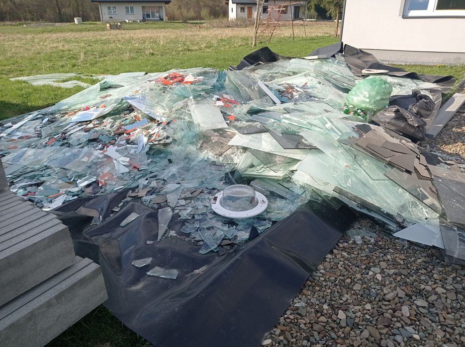 Szkło szyba stłuczka szklana  pod wylewkę