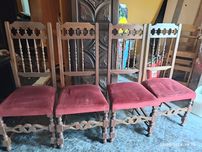 Cadeiras e mesa de pedda