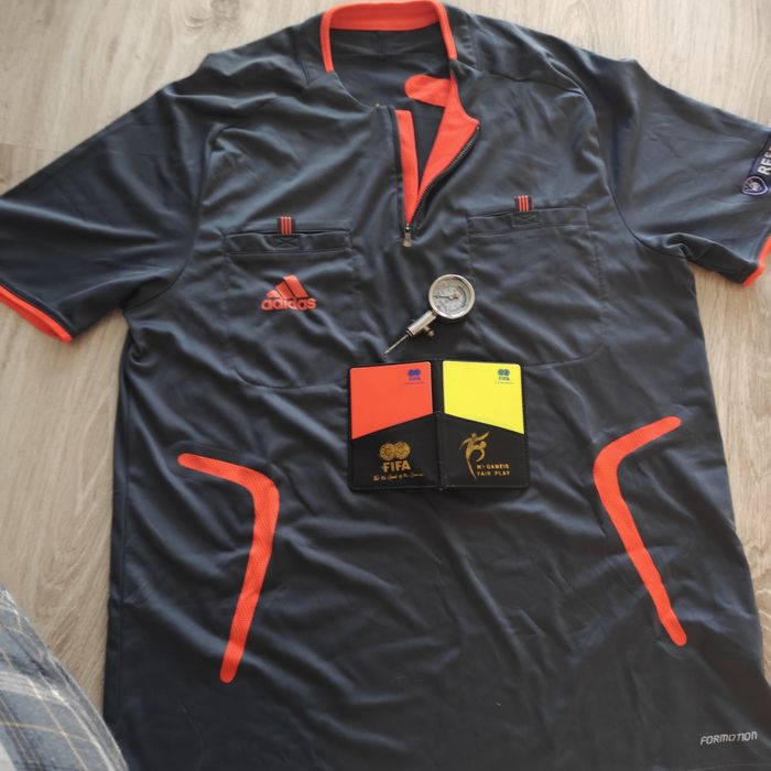 Kartki sędziowskie+ koszulka adidas  +manometr do piłek