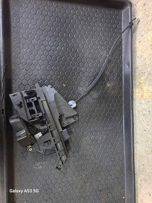 Zamek drzwi PRAWY TYŁ Ford Kuga Mk1 8V4A-S26412-EA