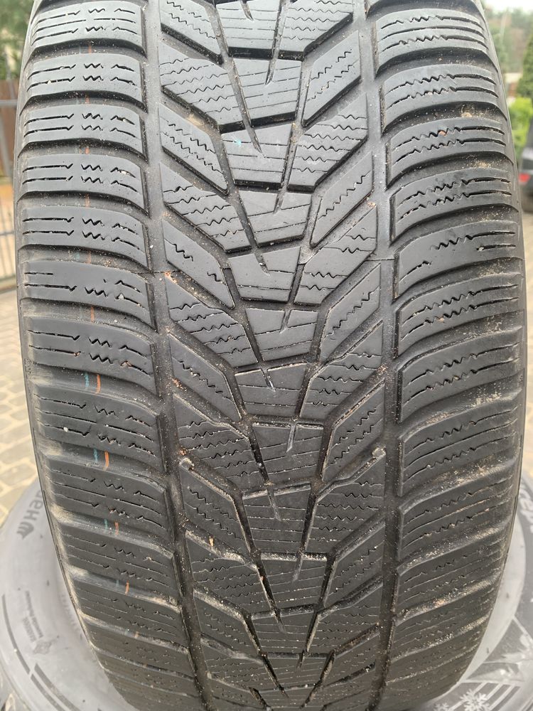 Opony zimowe Hankook 235/55/17