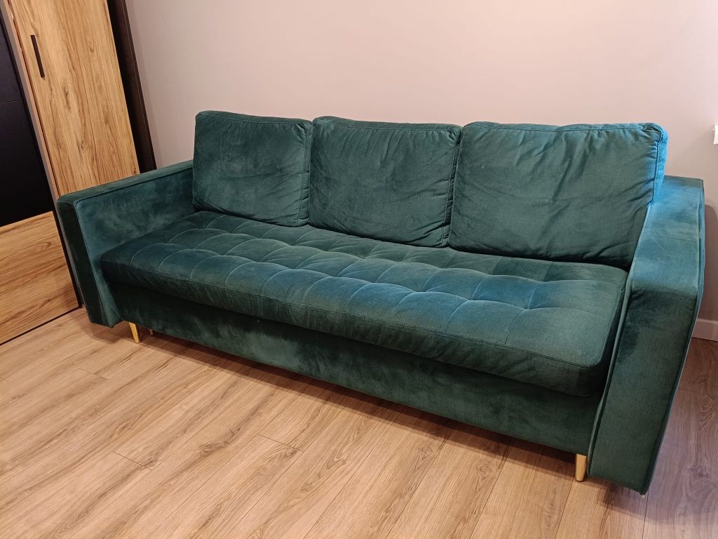 Sofa rozkładana butelkowa zieleń alkantara.