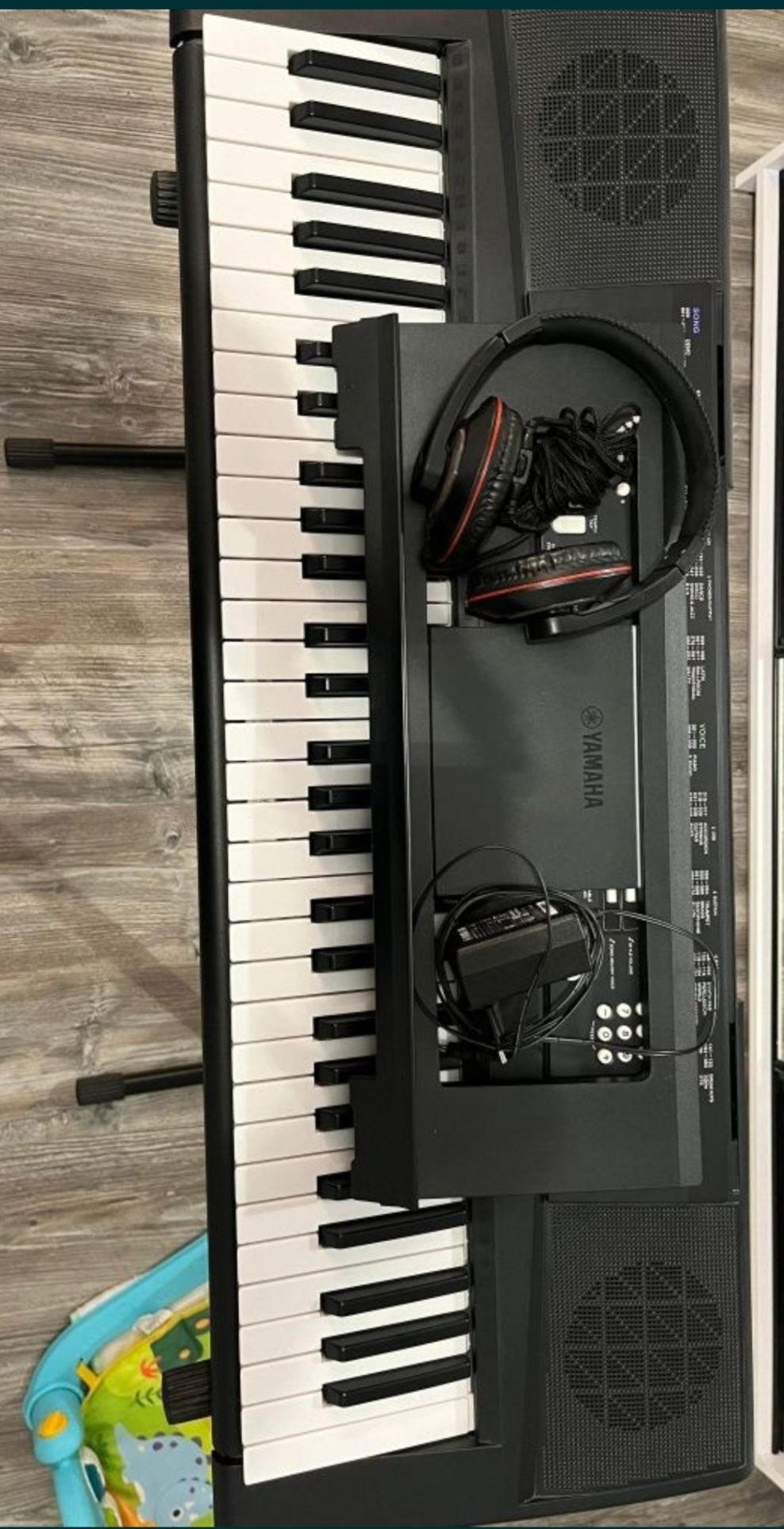 Keyboard- Yamaha EZ220