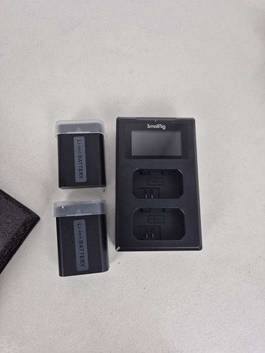 Змінні акумулятори та зарядка до фотоапарата Sony