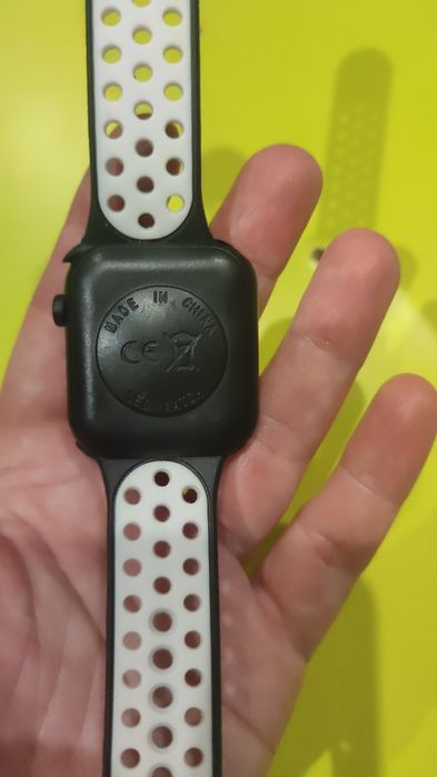 Годинник,розумний годинник Apple Watch.