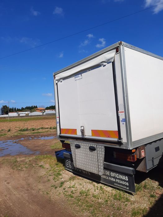 Camião Mercedes Atego