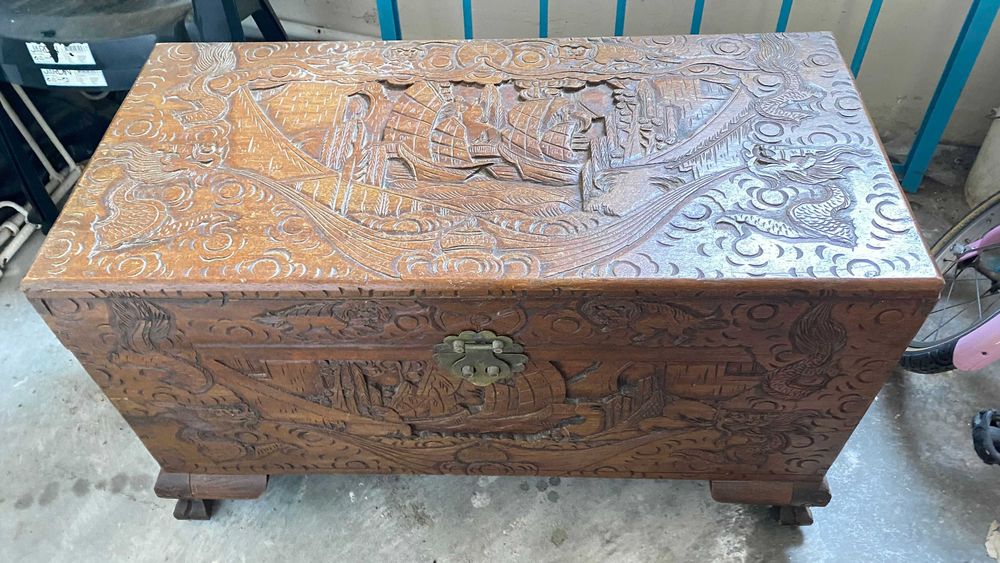 Baú esculpido em madeira: As Tormentas Dos Descobrimentos