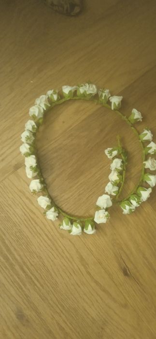 Wianek z różyczek elastyczny