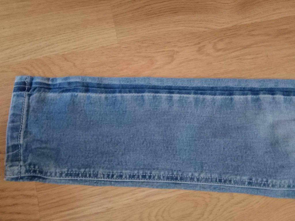 Spodnie jasne niebieskie jeansy