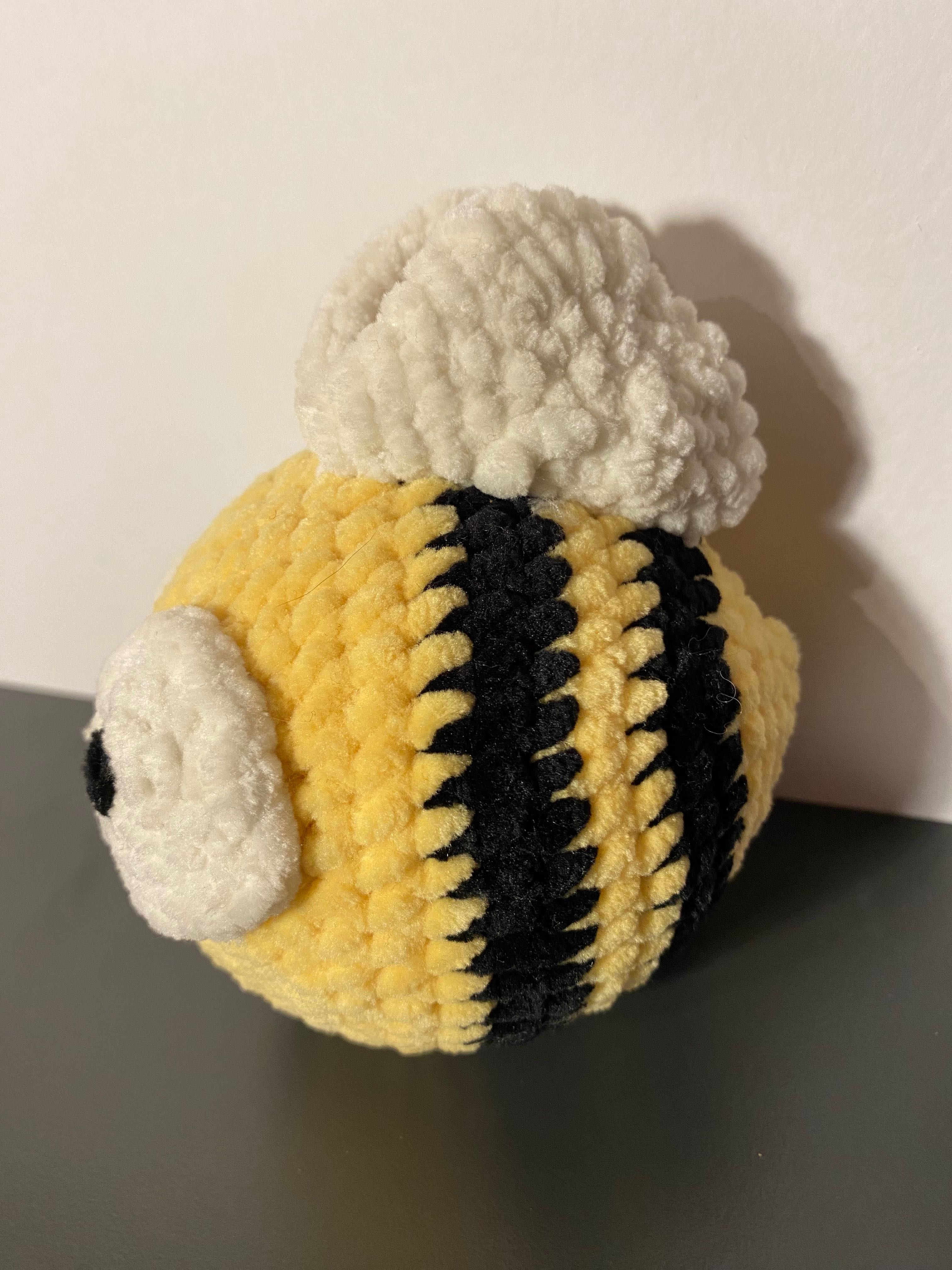 Ręcznie robiona pluszowa pszczoła