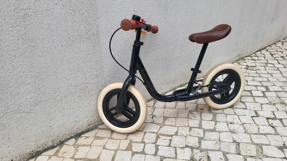 Bicicleta sem pedais para criança (1 a 4 anos)