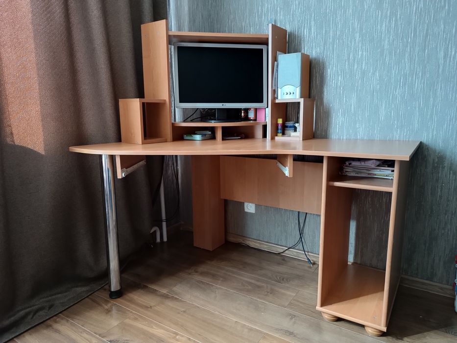 Стіл комп'ютерний кутовий