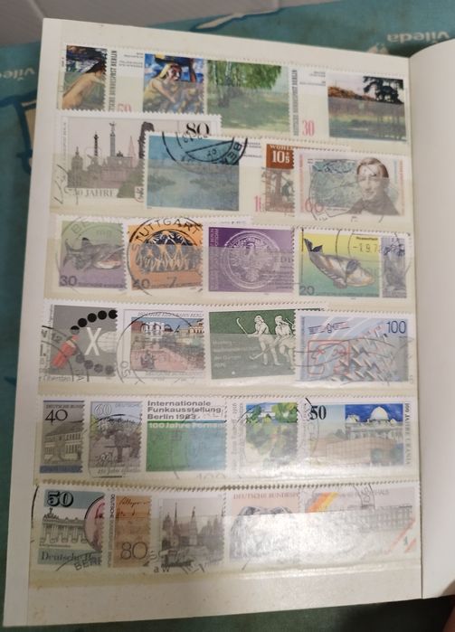 Classificador com 359 selos diferentes Berlim Ocidental