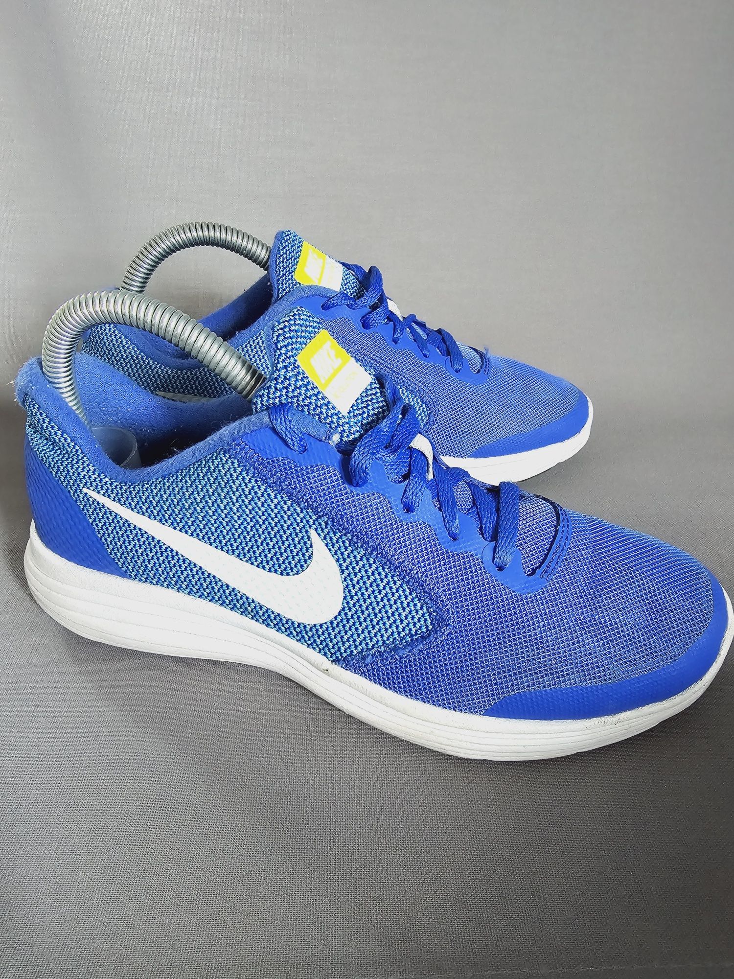 Nike Revolution 3 Gs r.38