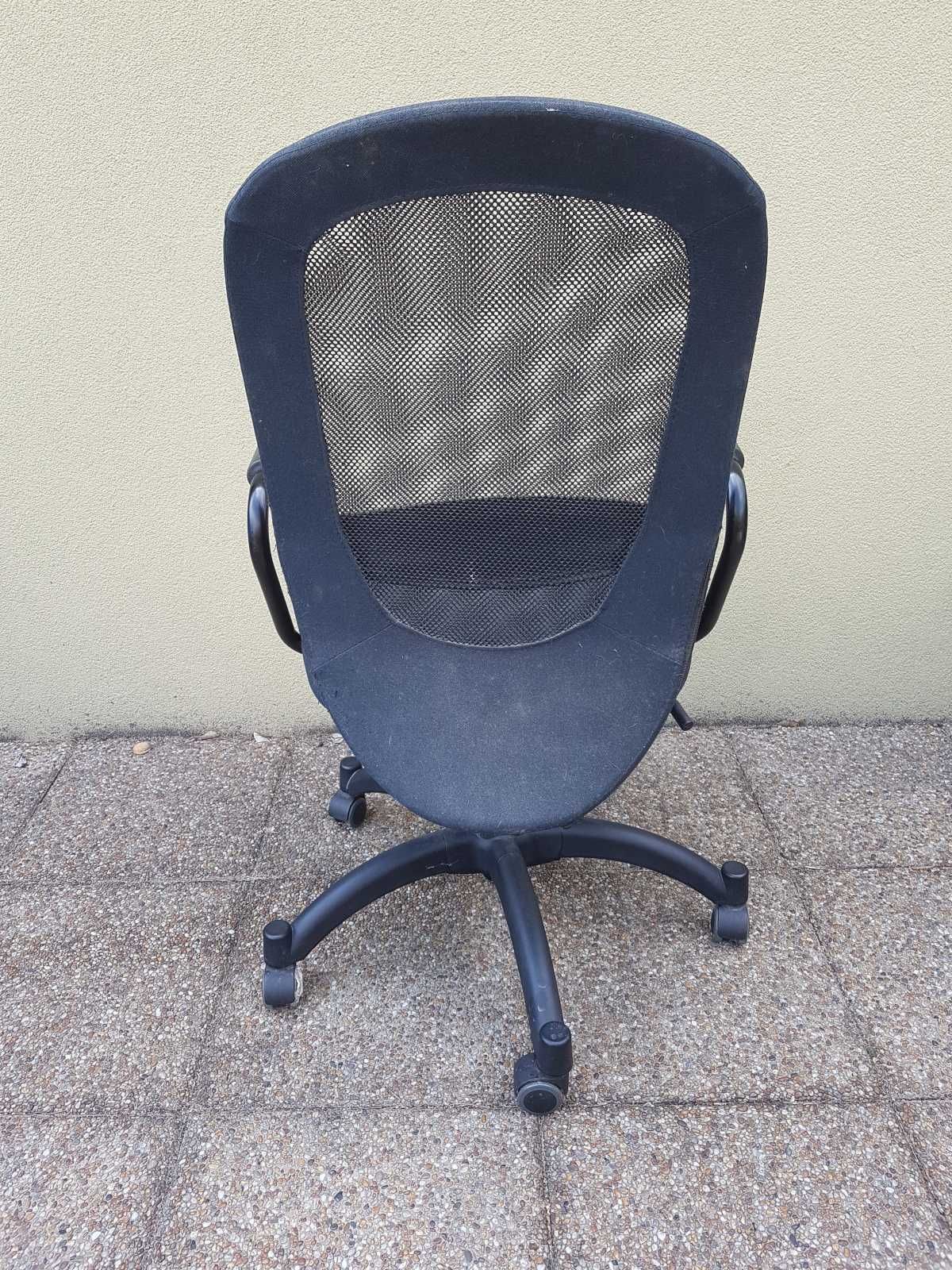 Krzesło biurowe z podłokietnikami (fotel)