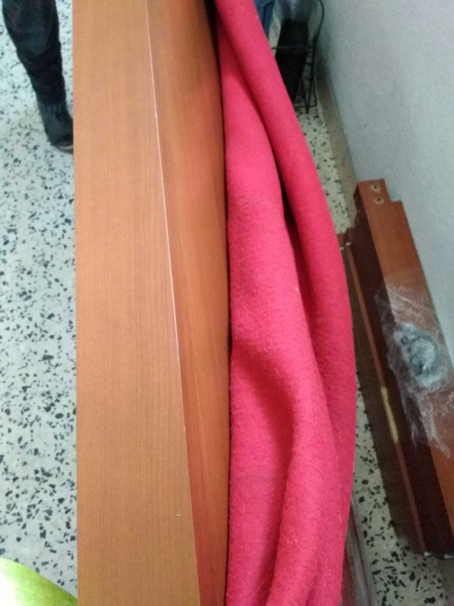 Mesa em cerejeira