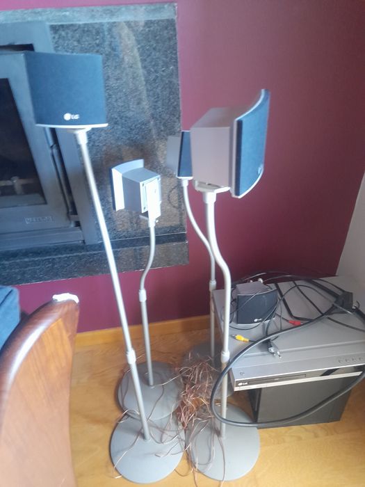 Home cinema LG com 5 colunas