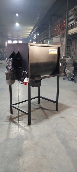 Змішувач кормів,комбікормів,кормосмеситель,горизонтальний