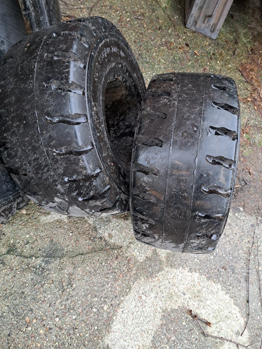 Opony pełne 18x9-8