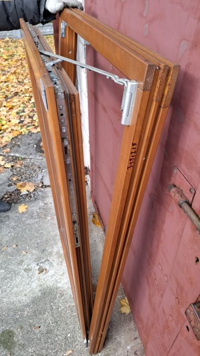 OKNO DREWNIANE  uchylno - rozwierne sosna kolor calvados/ afromozja