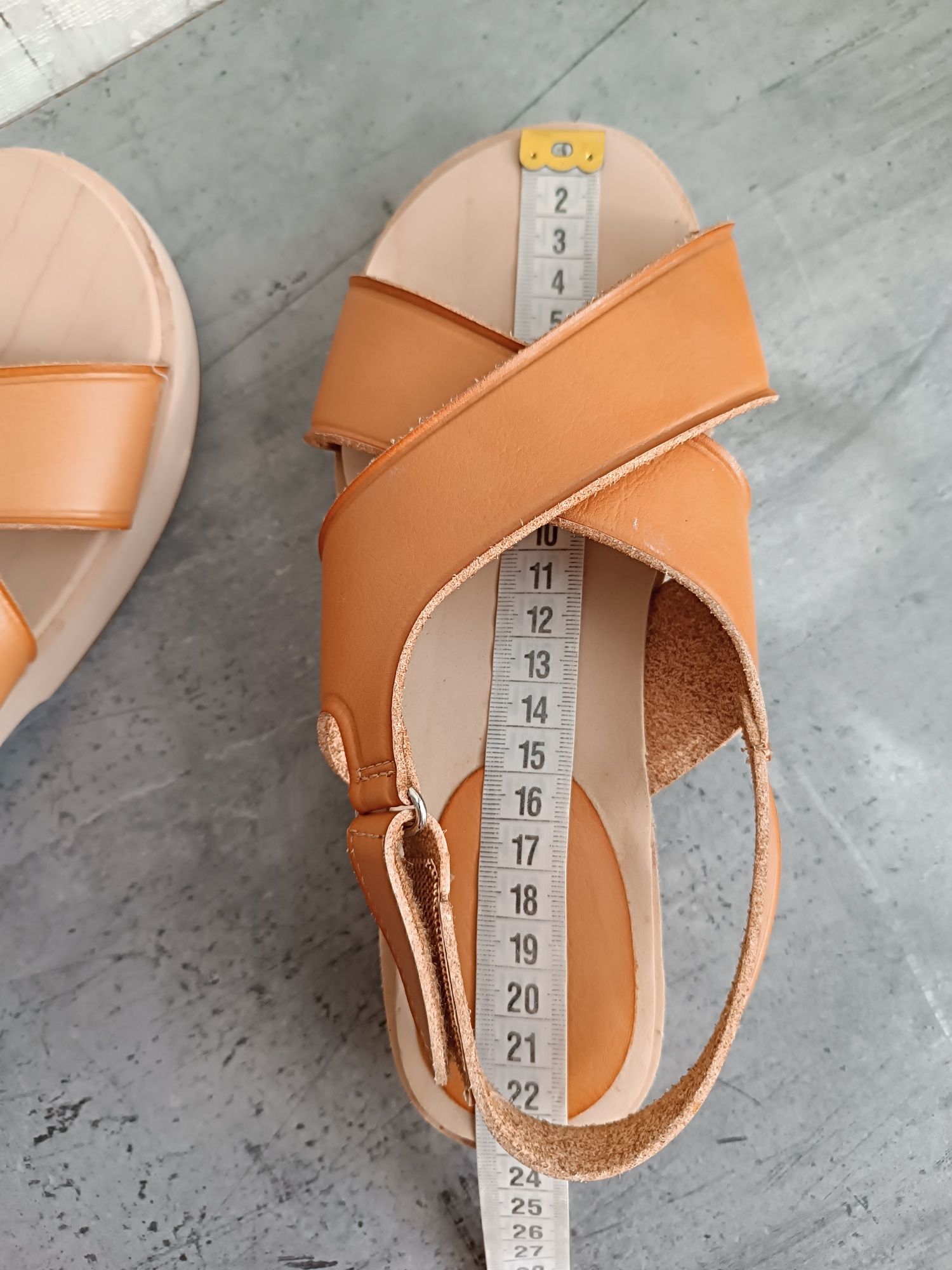 Zara.Шкіряні босоніжки