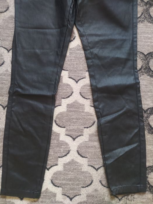 Spodnie rurki woskowane czarne Next jak legginsy