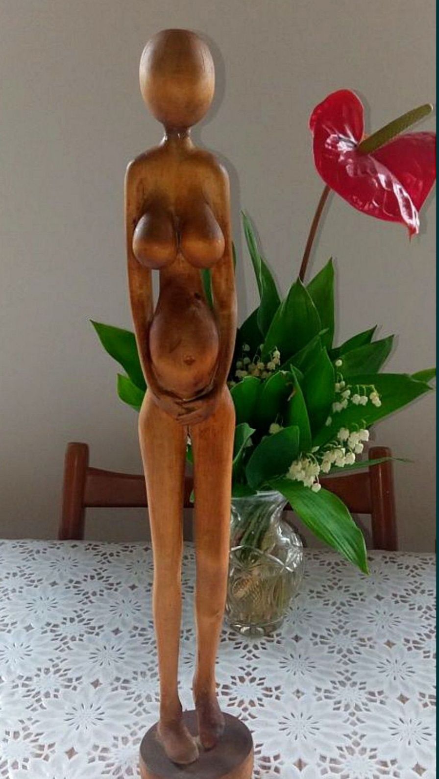 Figura kobiety rzeźba .