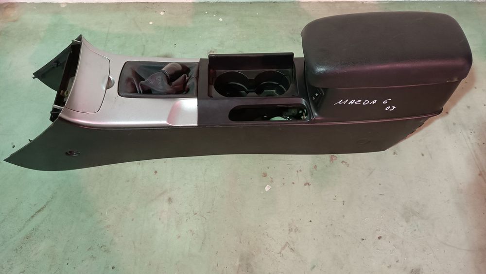 CONSOLA CENTRAL COM APOIO BRAÇO MAZDA 6 MK1