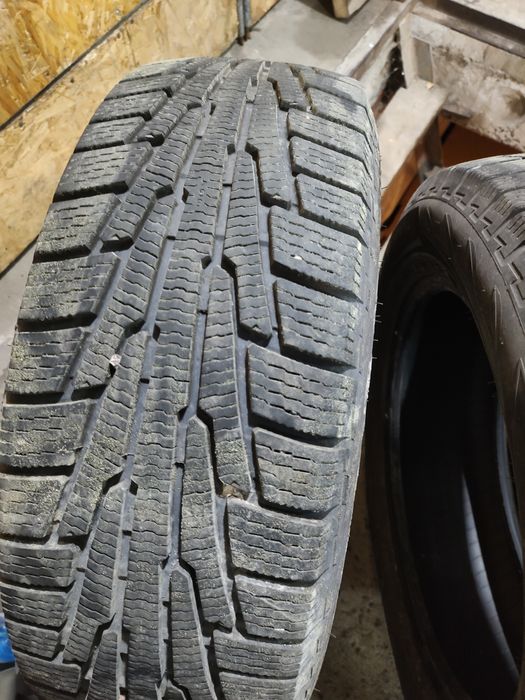 Продам комплект зимових шин 235 60 18 Nokia nordman rs2 suv 2021