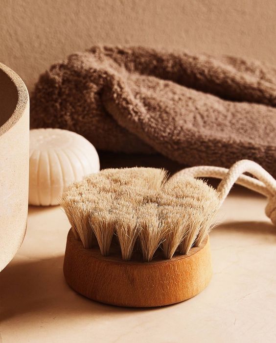 Escova corporal redonda Zara Home/iris hantverk NOVO