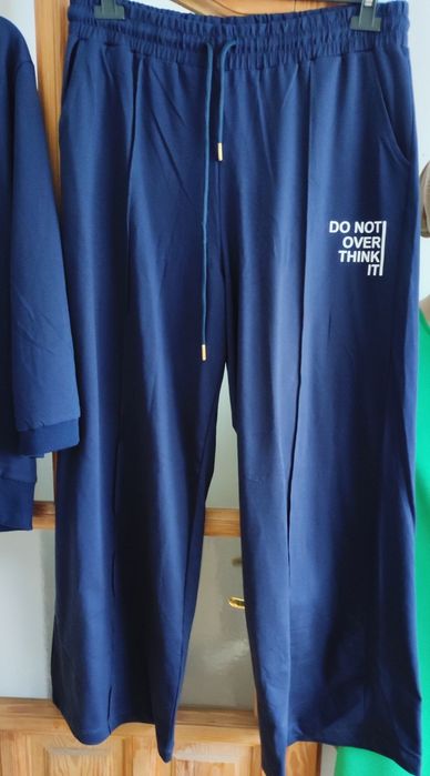 Damski komplet dresowy firmy WAWA