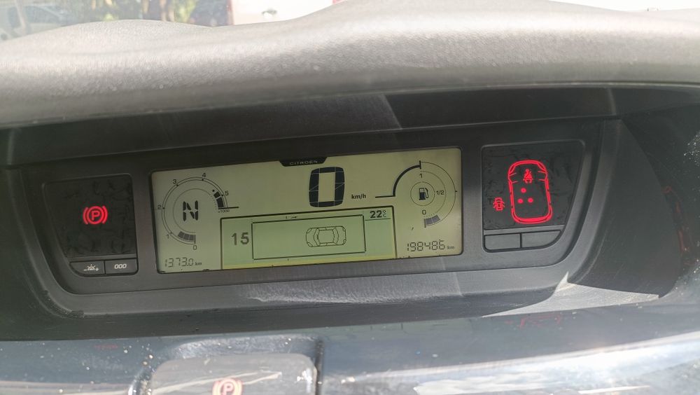 Citroen C4 Grande Picasso 7l automática recebo retoma para facilitar.