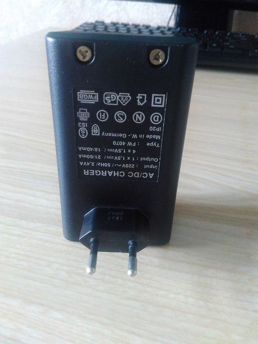 Зарядное устройство для аккумуляторных  батареек AA(aaa) Friwo