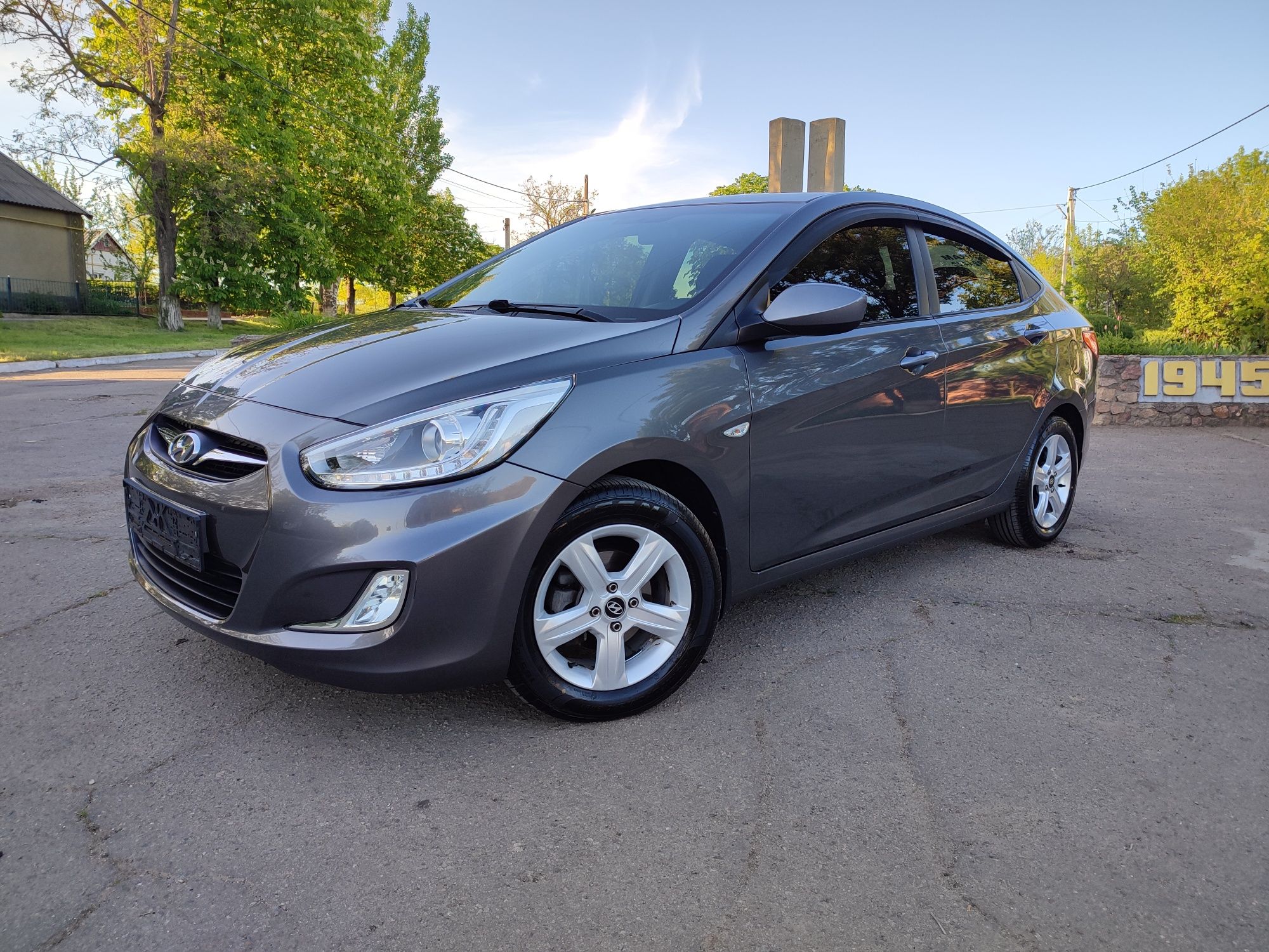 Hyundai Accent 2013 restaling 1.4 Avtomat