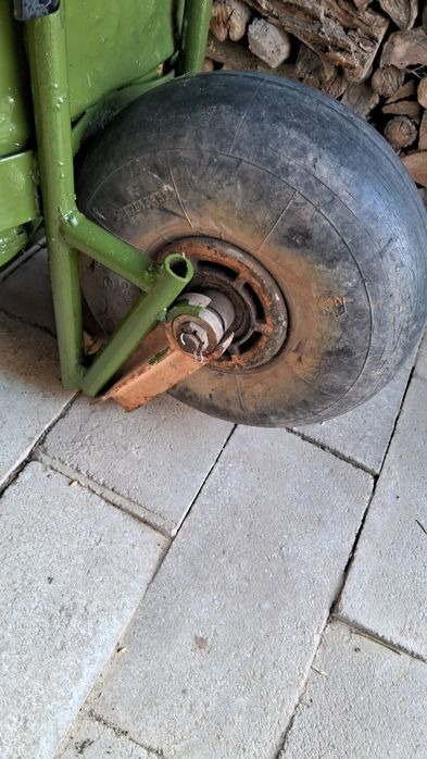 Тачка міцна посилена,колесо від гелікоптера