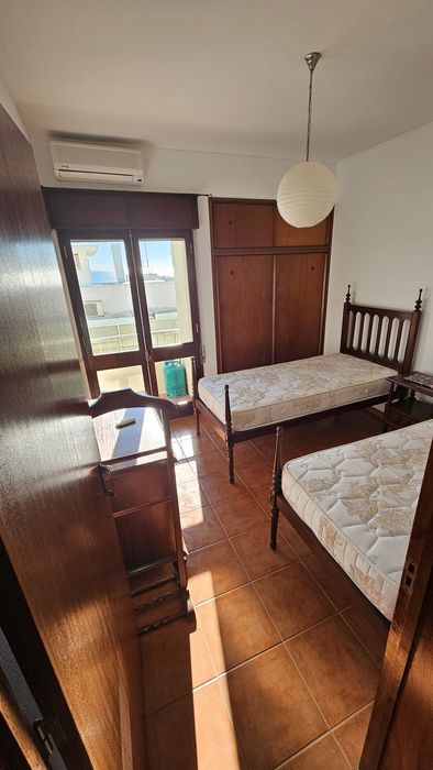 Alugo t2 quarteira anual