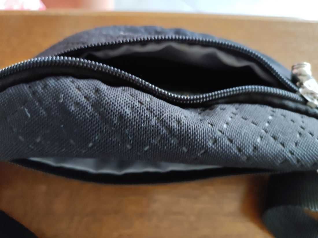 nerka etui saszetka na pas torba biodrowa de luxe  zasuwana modna