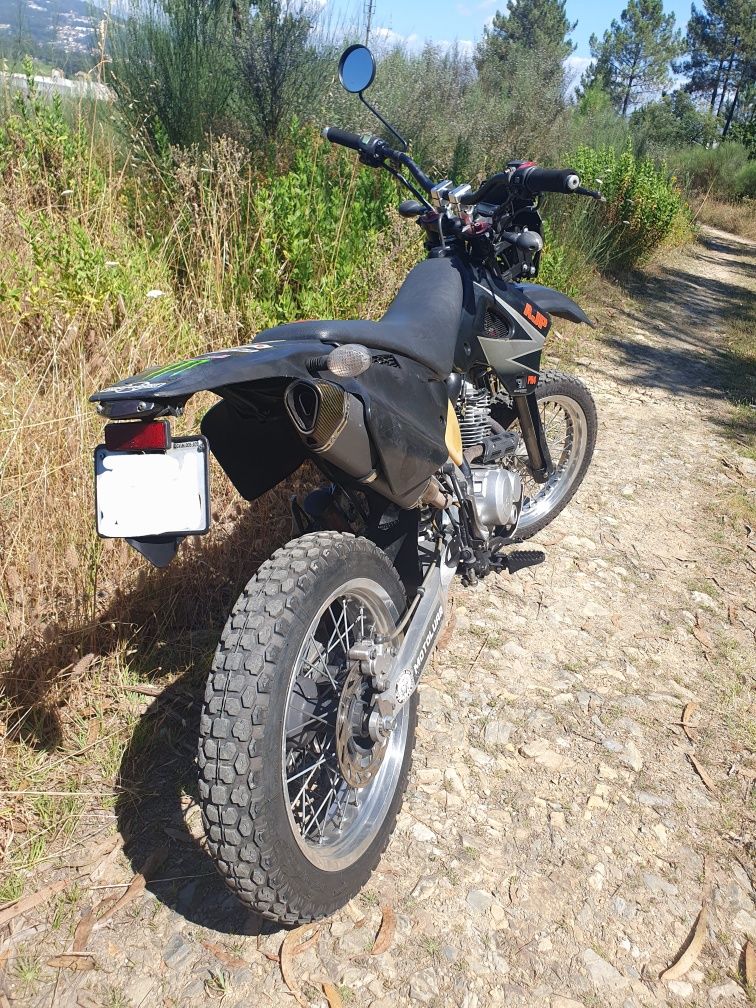 AJP PR4 200 com motor 240 de 2008
