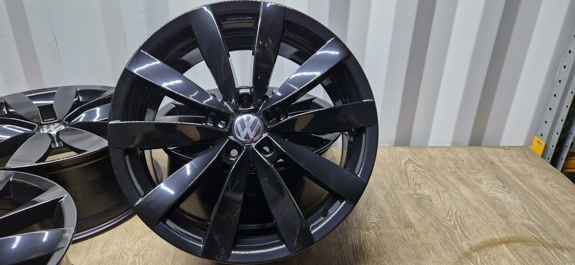 Felgi 19 Vw arteon passat golf t-rock caady 5×112 ET41 8J os.57.1