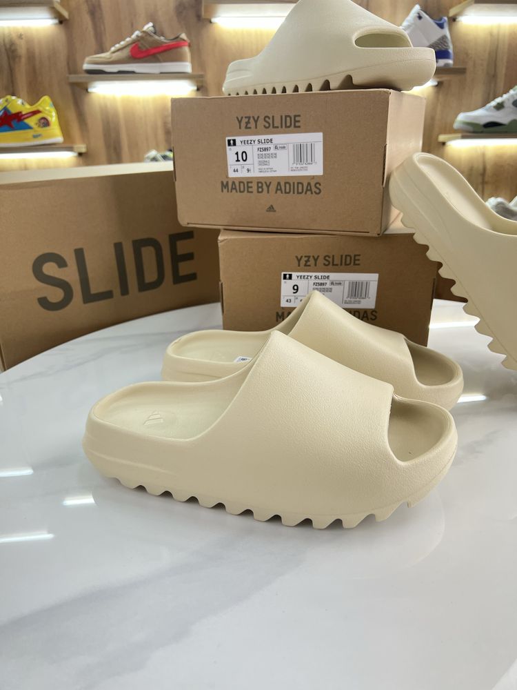 Тапочки Adidas Yeezy Slide Bone