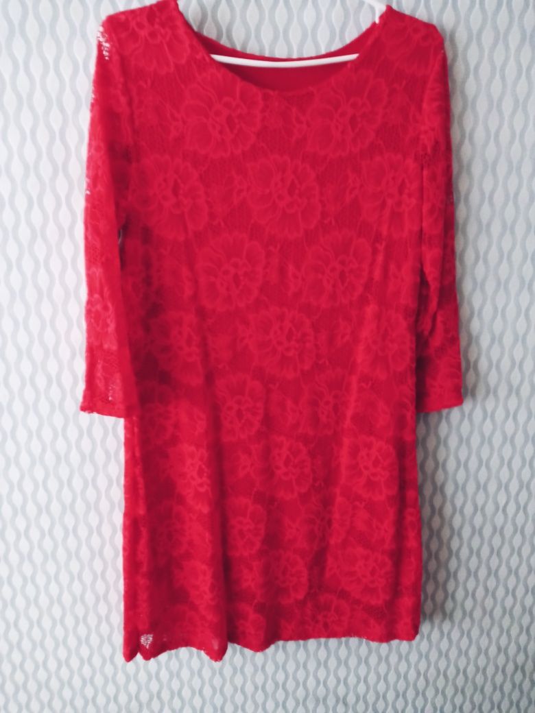 Krótka Czerwona koronkowa sukienka rozm 38 elegancka róże obcisła
