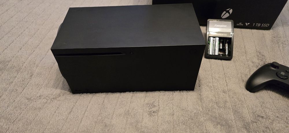 Xbox series x 1tb + ładowarka