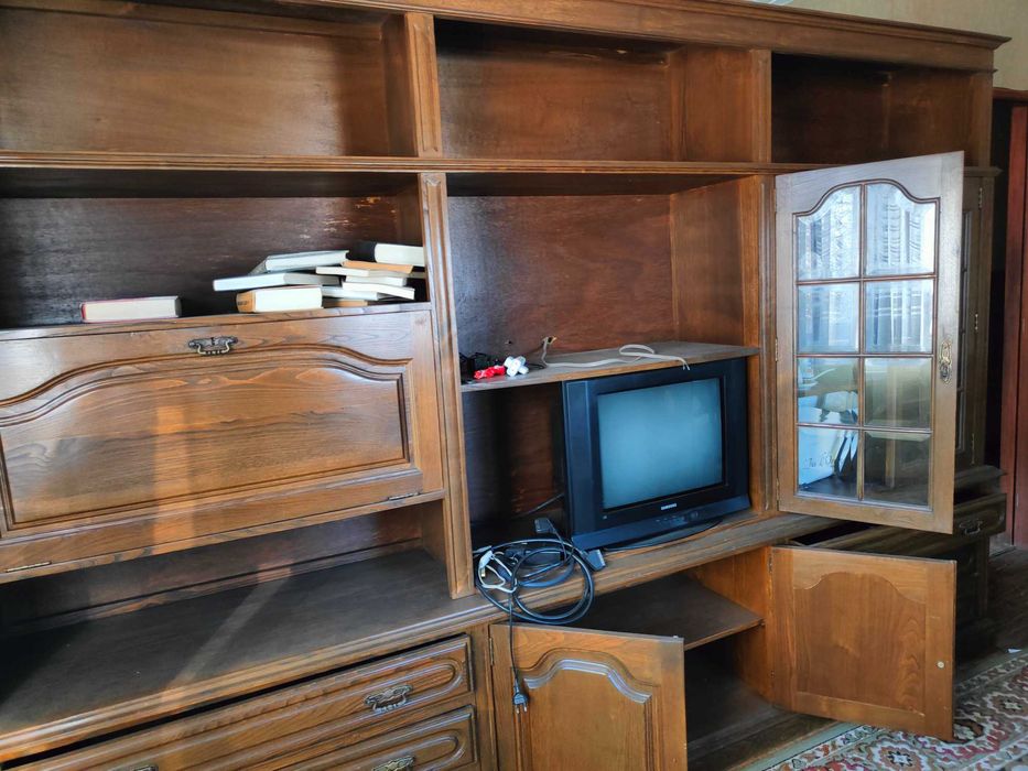 Ofereço mobiliário de quarto e sala de jantar