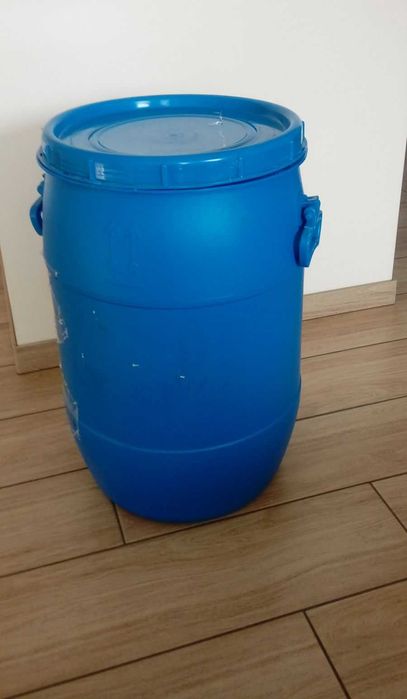 beczka  plasikowa  z przykrywką. 57 x 37 cm, ok 50L litrów