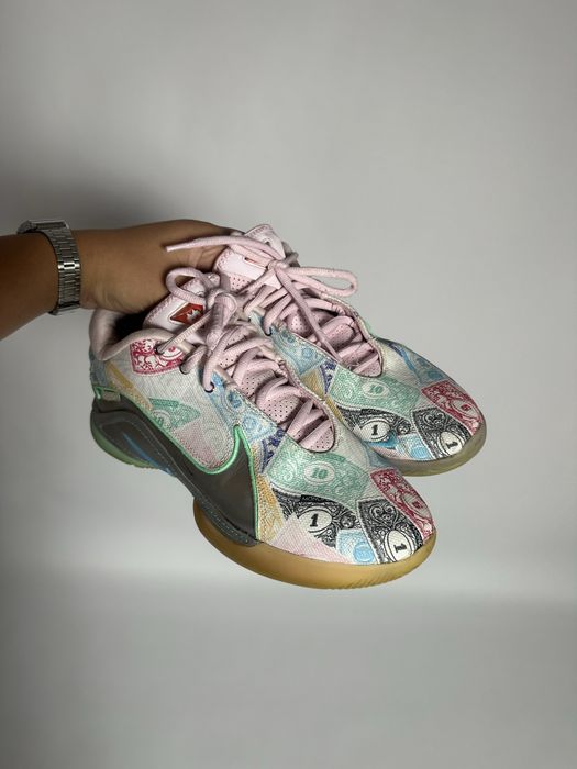 Баскетбольні кросівки Nike LeBron 22 Currency