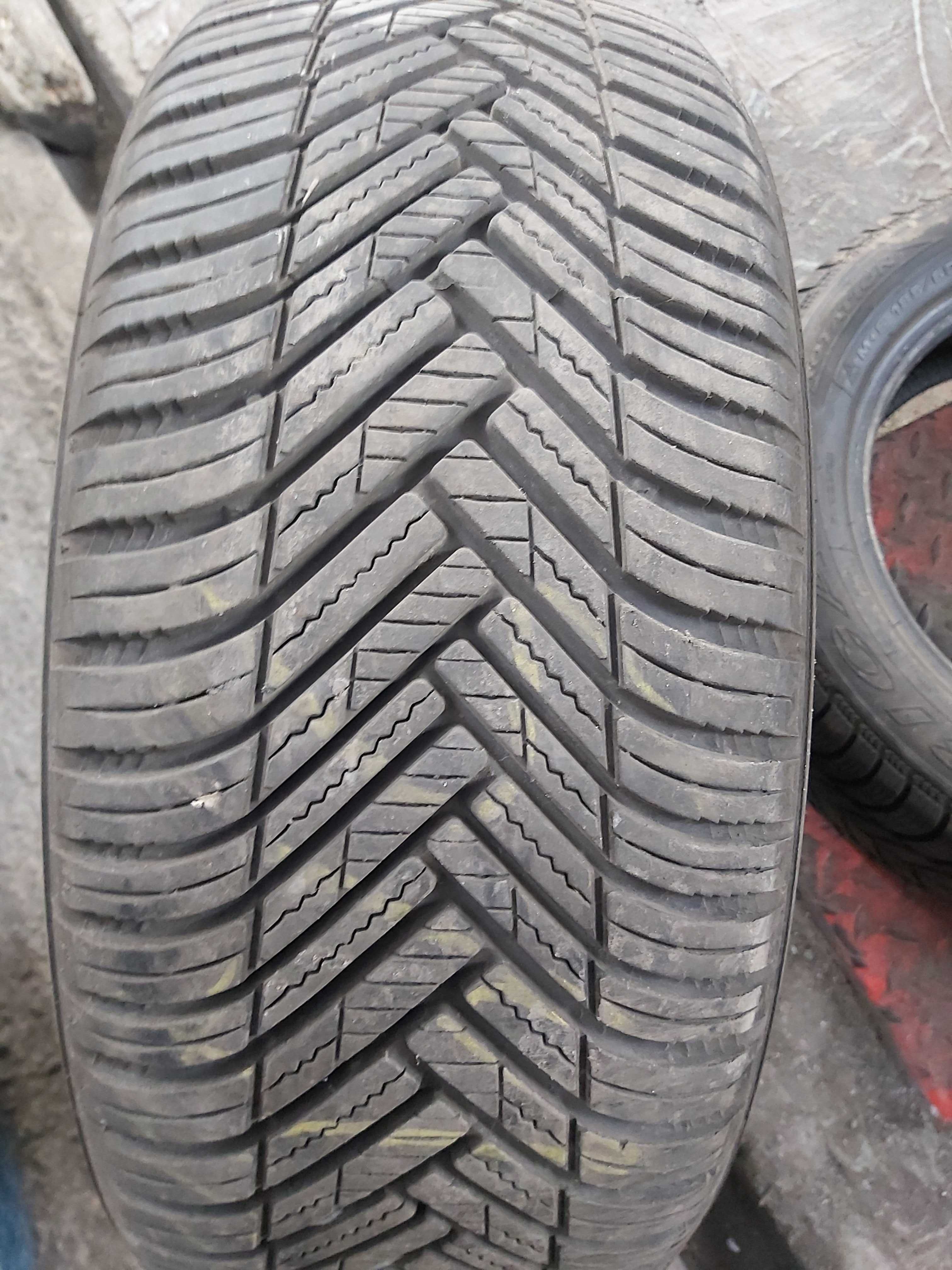 215/50R17 Pojedyncza używana całoroczna opona Hankook